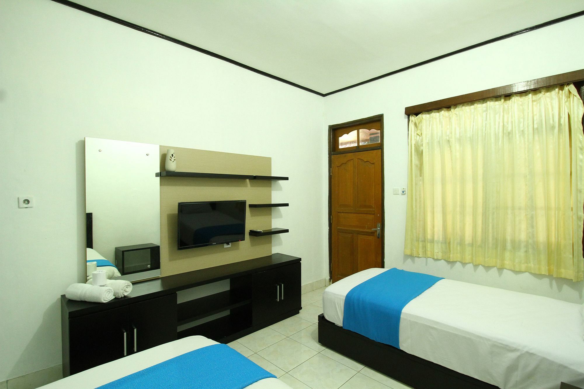Dua Dara Inn Kuta Legian Zewnętrze zdjęcie