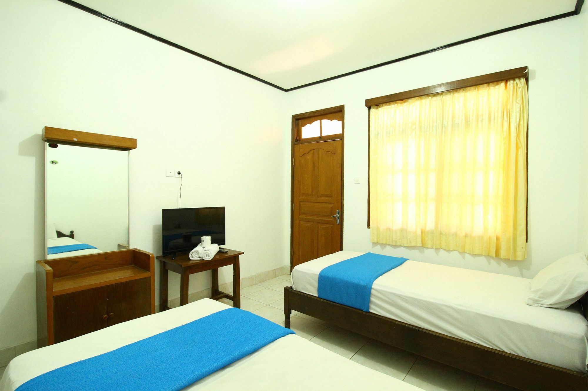 Dua Dara Inn Kuta Legian Zewnętrze zdjęcie
