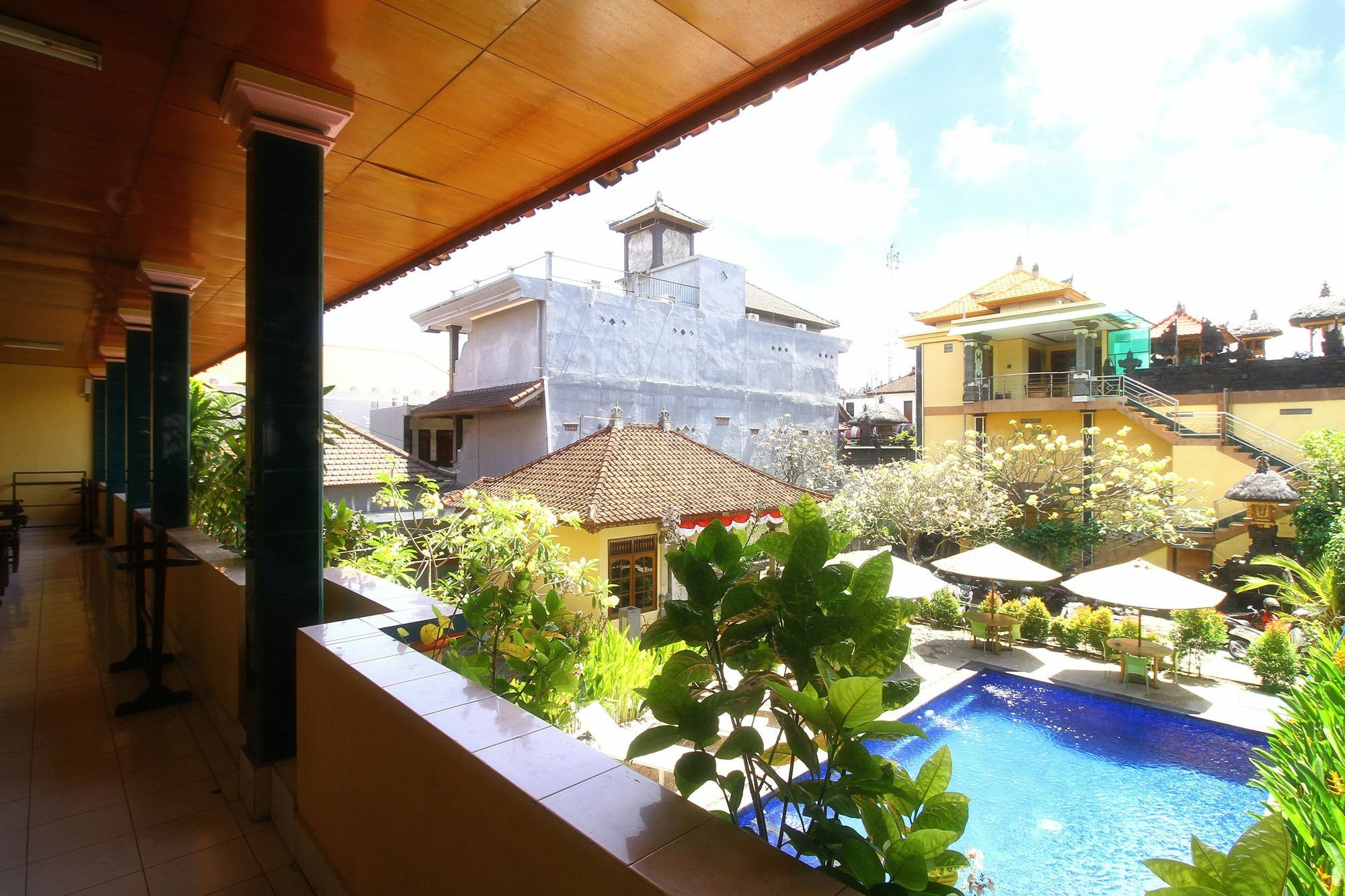 Dua Dara Inn Kuta Legian Zewnętrze zdjęcie