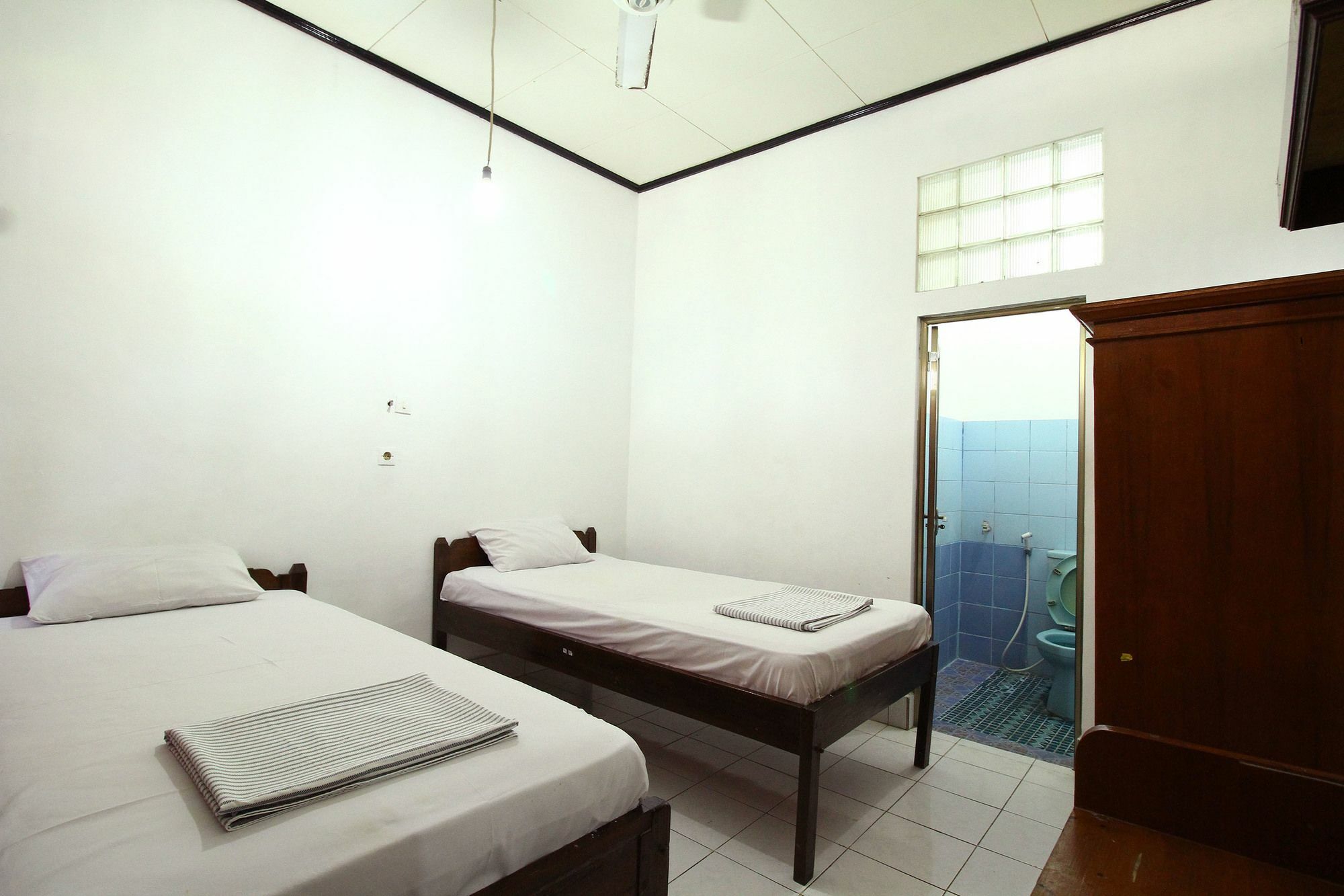 Dua Dara Inn Kuta Legian Zewnętrze zdjęcie
