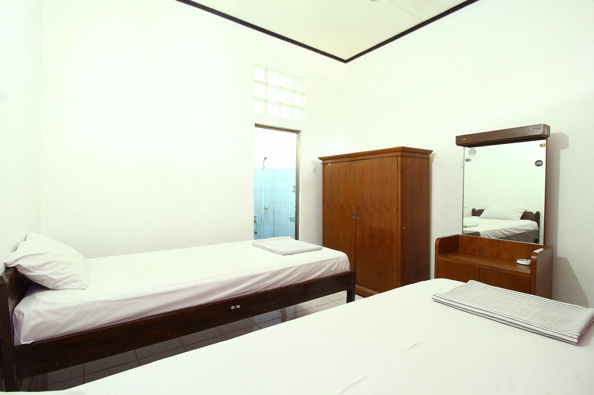 Dua Dara Inn Kuta Legian Zewnętrze zdjęcie
