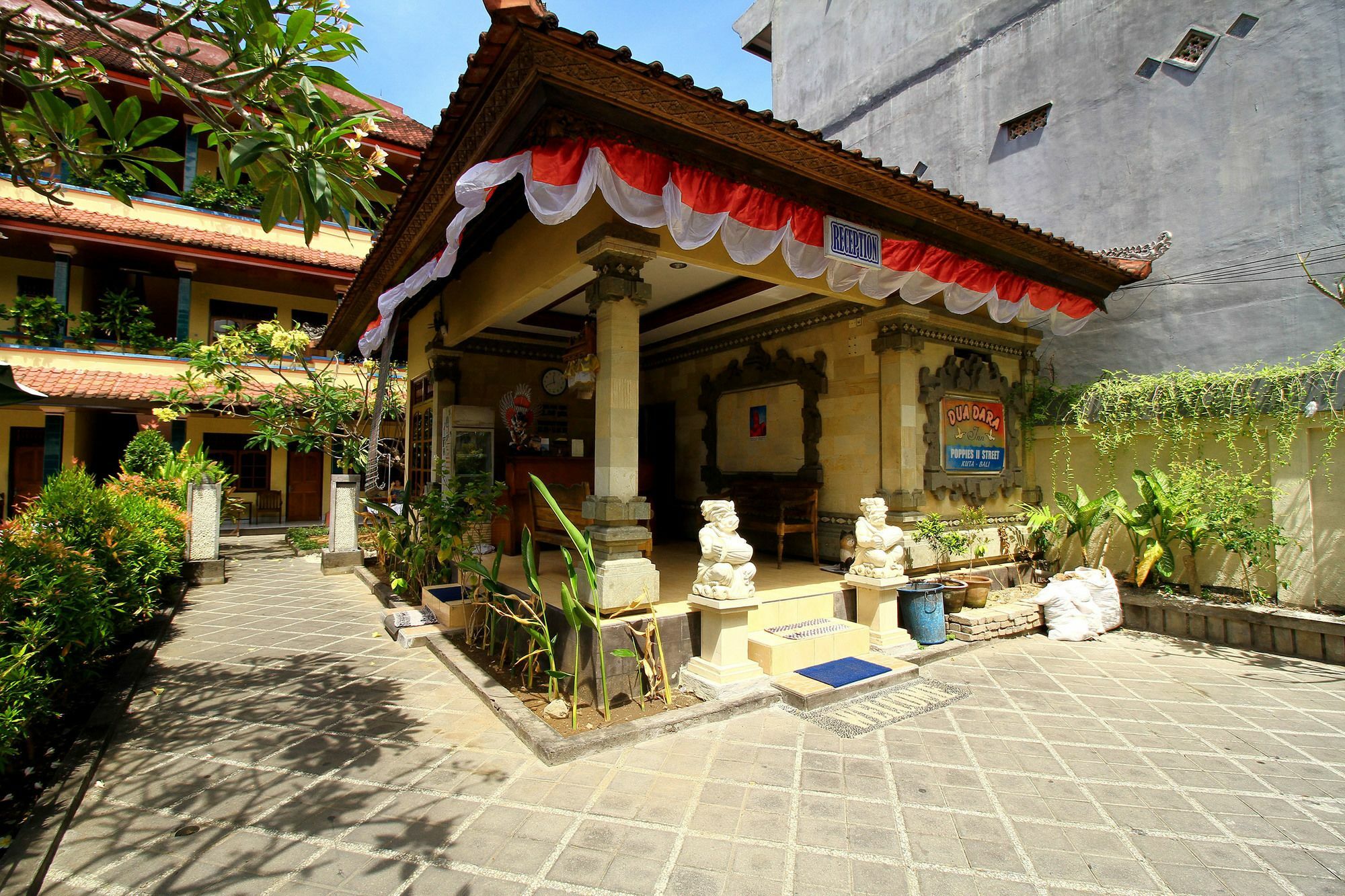 Dua Dara Inn Kuta Legian Zewnętrze zdjęcie