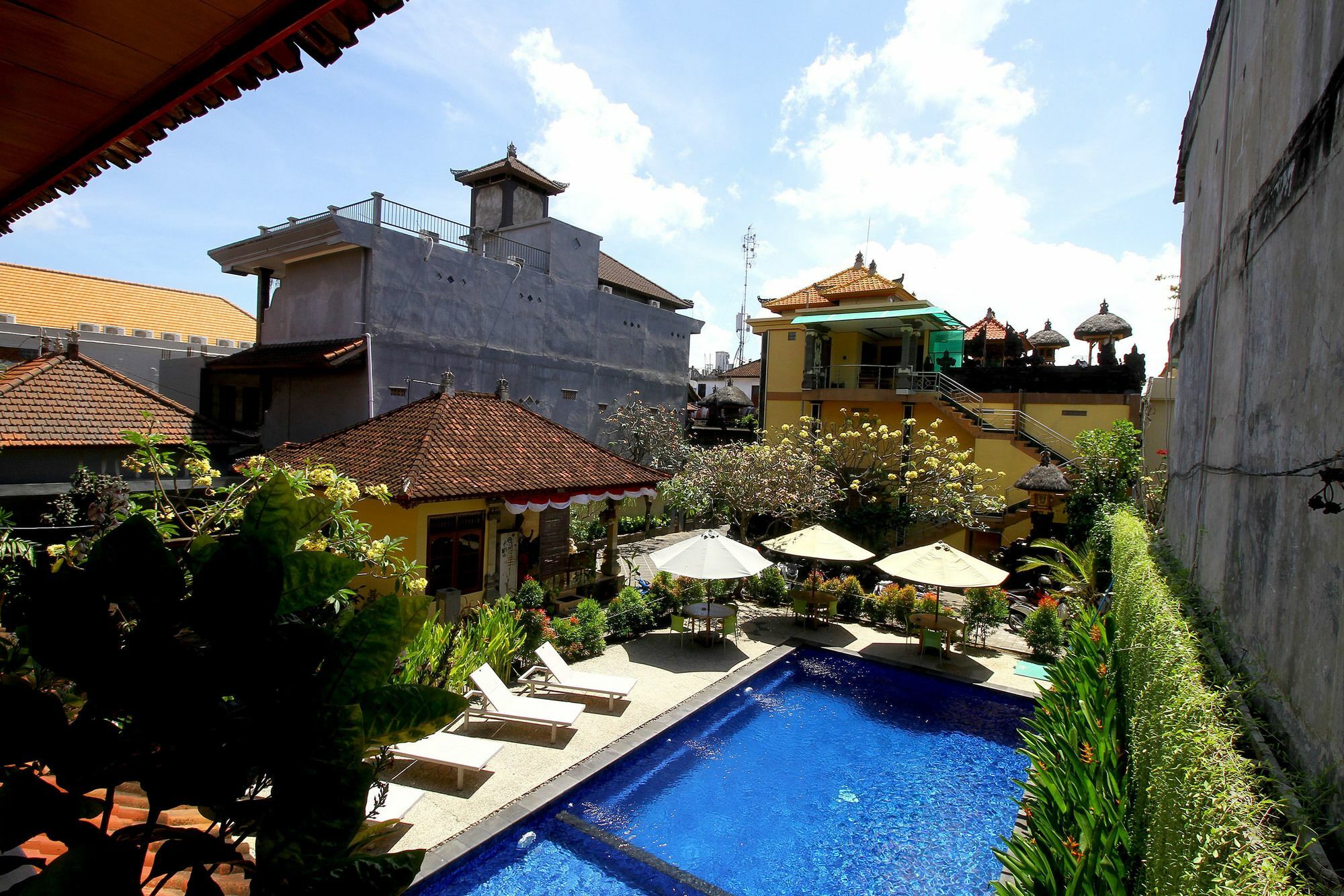 Dua Dara Inn Kuta Legian Zewnętrze zdjęcie
