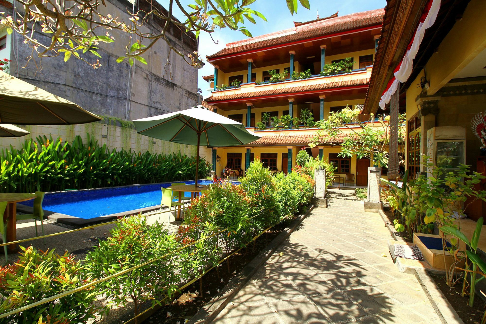 Dua Dara Inn Kuta Legian Zewnętrze zdjęcie