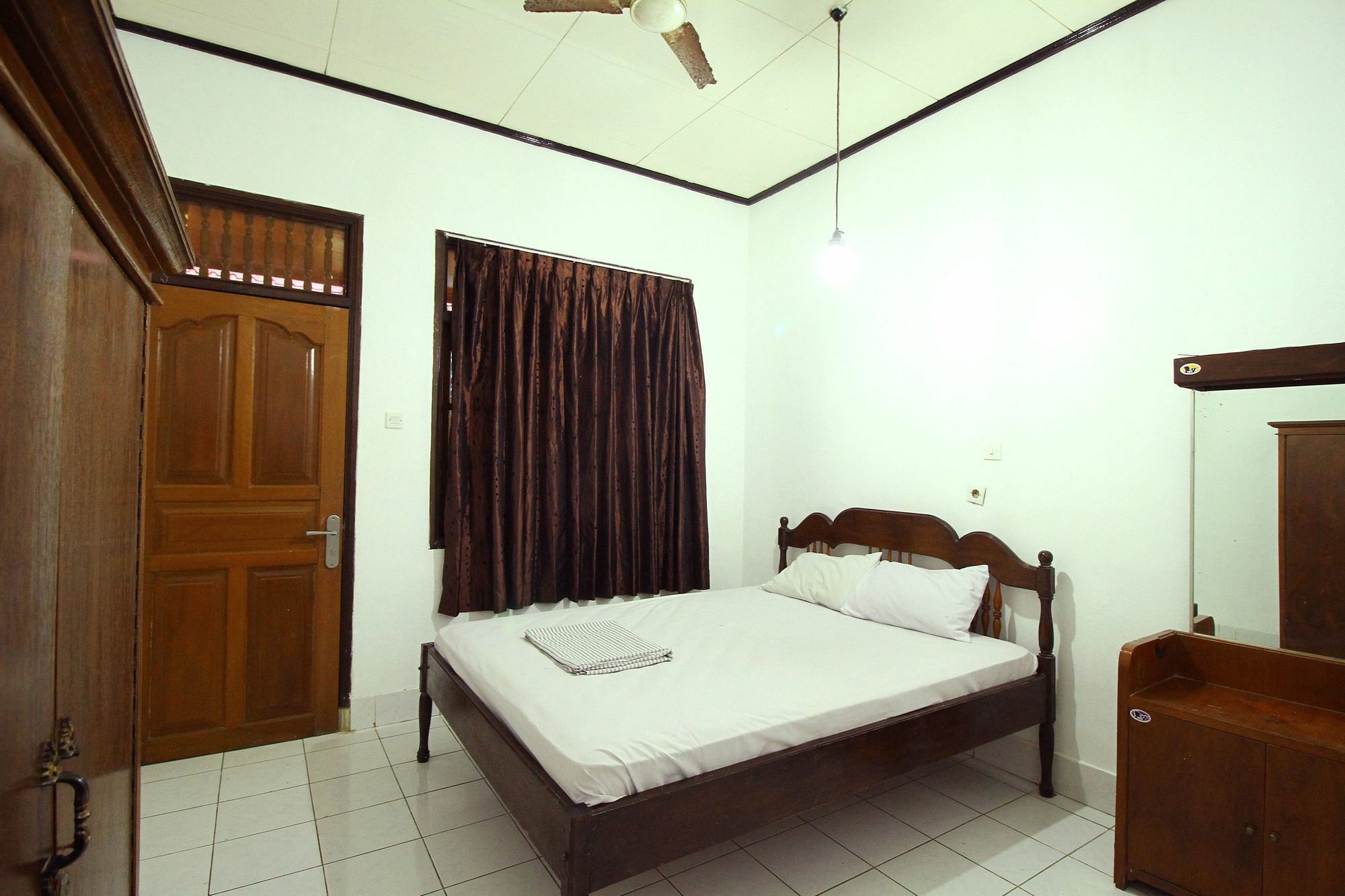 Dua Dara Inn Kuta Legian Zewnętrze zdjęcie