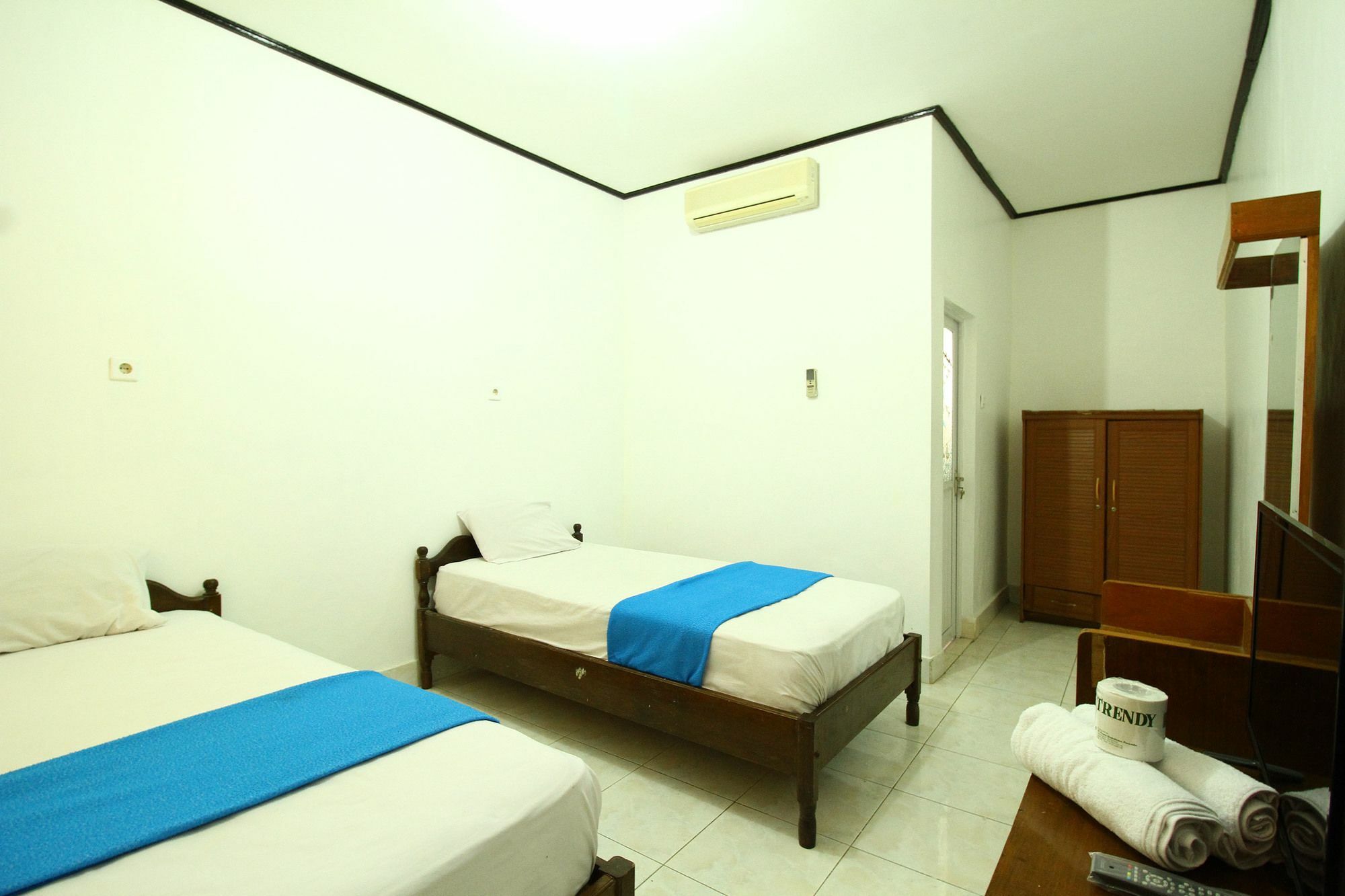 Dua Dara Inn Kuta Legian Zewnętrze zdjęcie