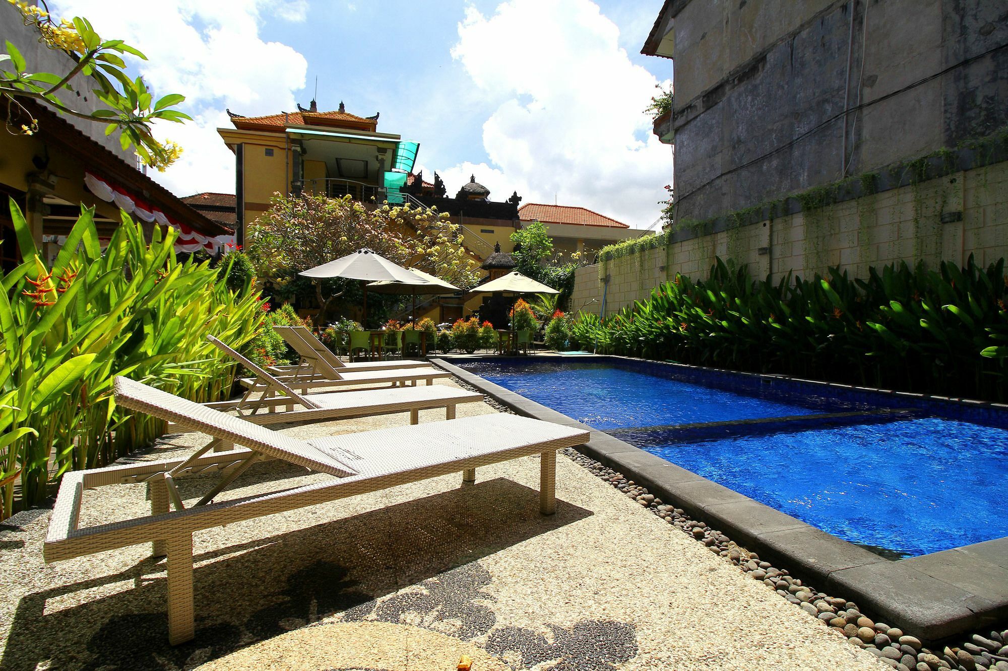 Dua Dara Inn Kuta Legian Zewnętrze zdjęcie